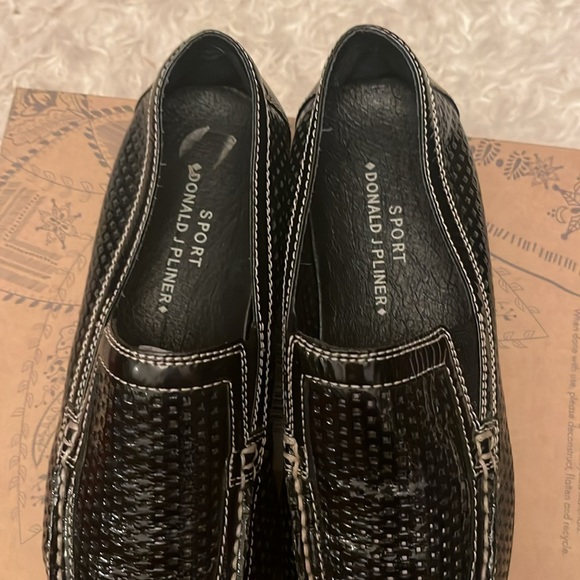 Two pair of Donald Pliner’s driving moccasins size 8. Excellent condition. - Picture 5 of 6